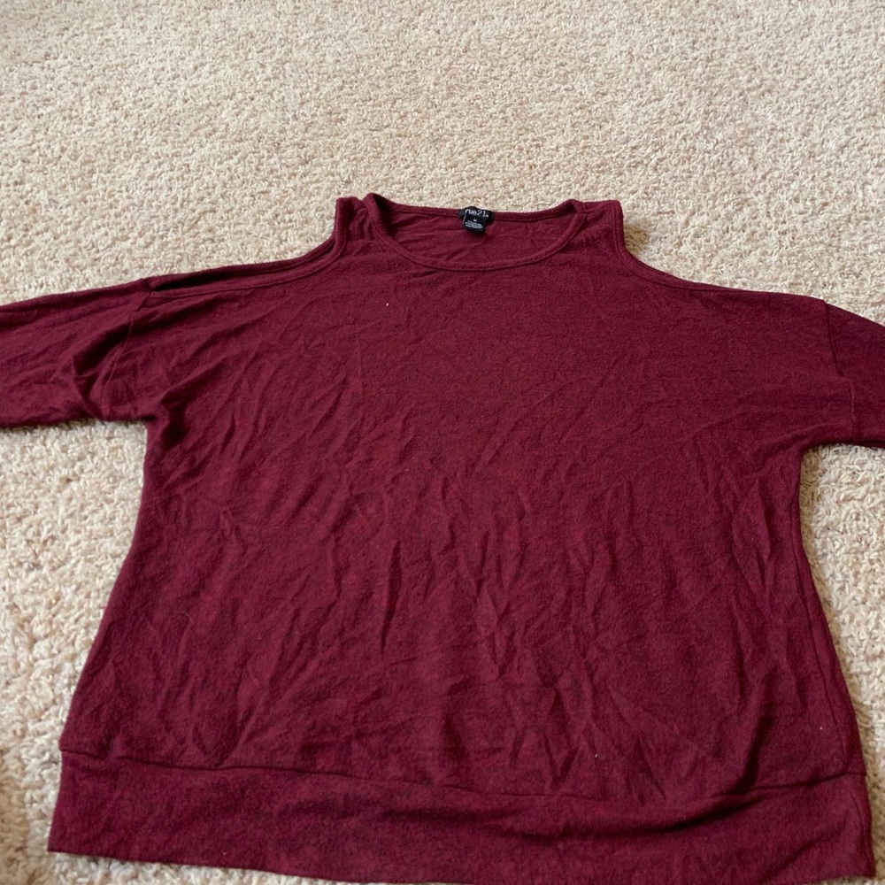 Maroon sweater with shoulder slits
